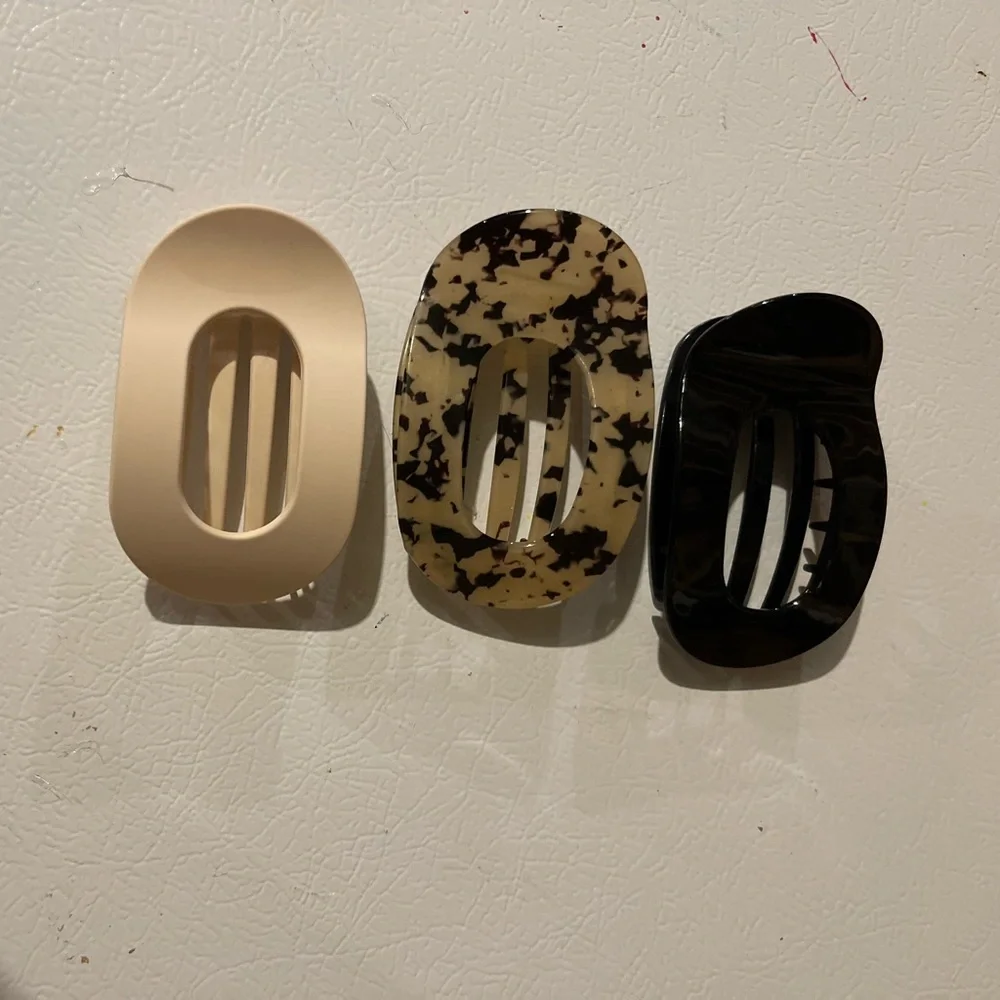 Hair Clips (cream, tortoise, and black).